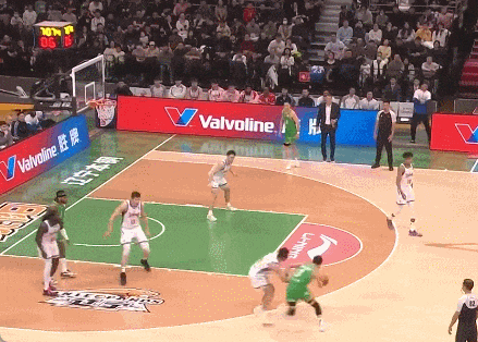 24+7！炸裂赛季首秀！中国男篮第一组织控卫