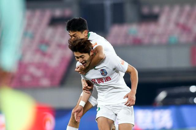 半岛体育-中超保级组前瞻：津青生死战 连渝负重压碰强敌